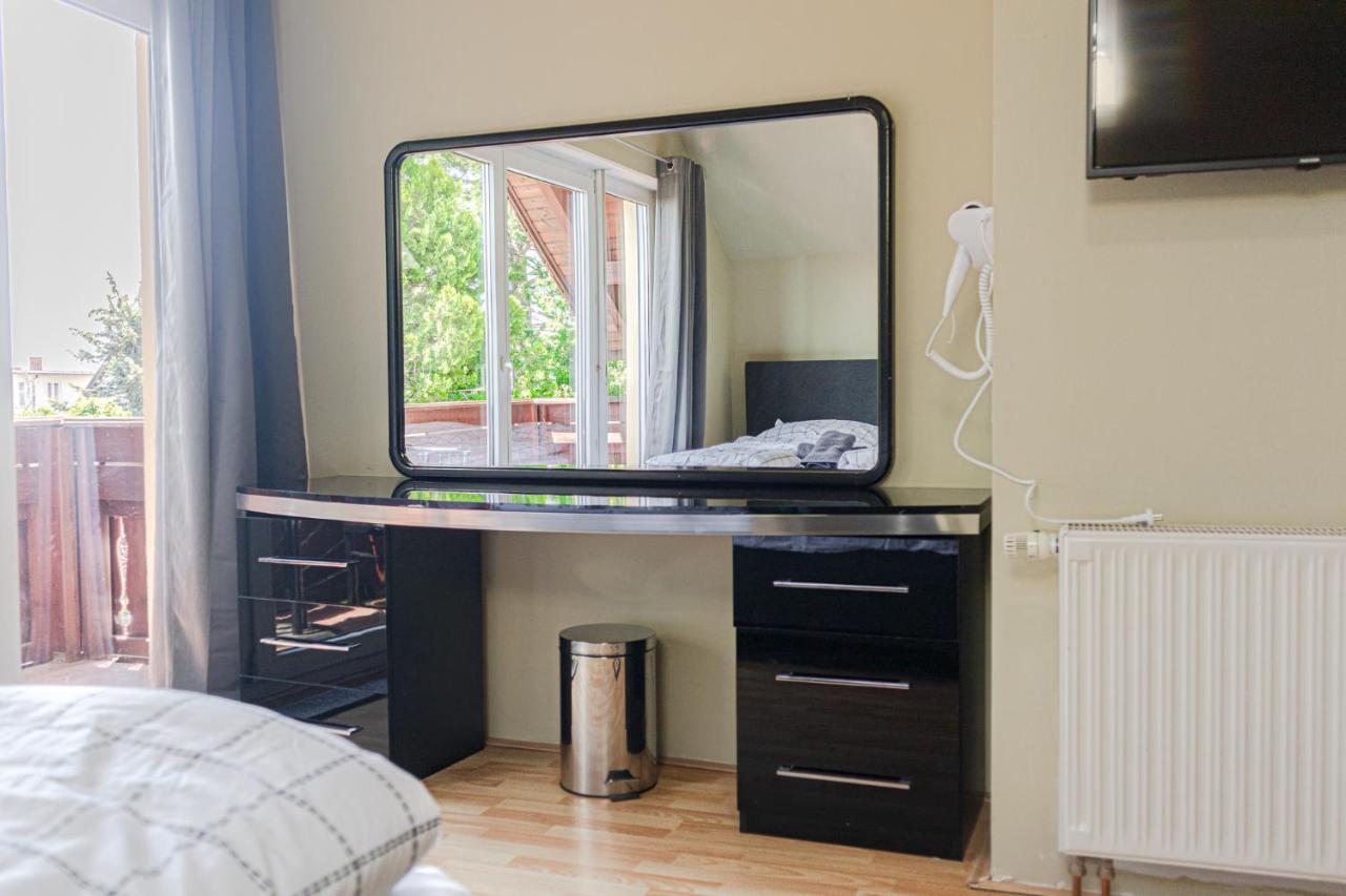 Exquisite Shared Villa - Your Private Room In This Beautiful Home Vienna Esterno foto