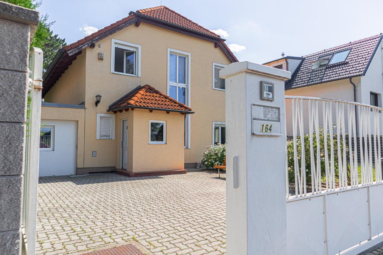 Exquisite Shared Villa - Your Private Room In This Beautiful Home Vienna Esterno foto