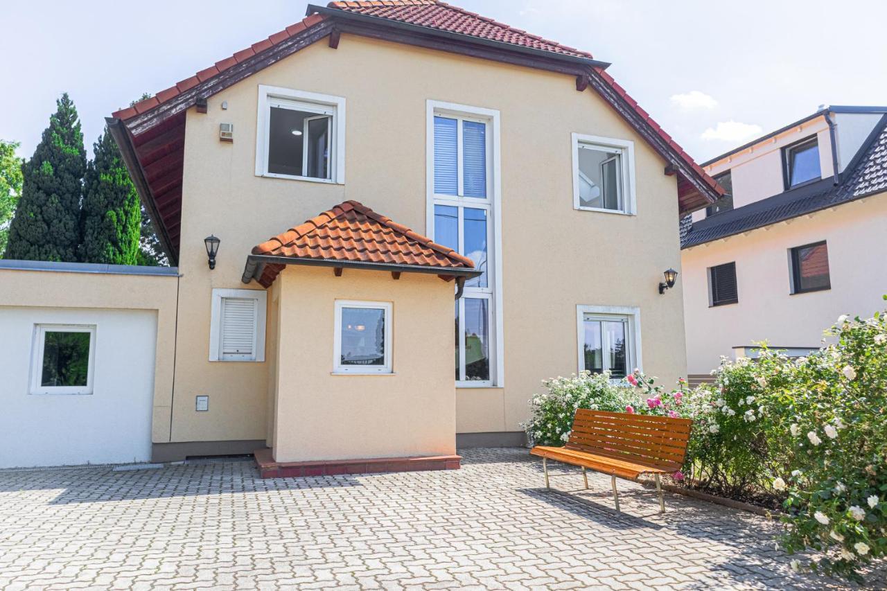 Exquisite Shared Villa - Your Private Room In This Beautiful Home Vienna Esterno foto