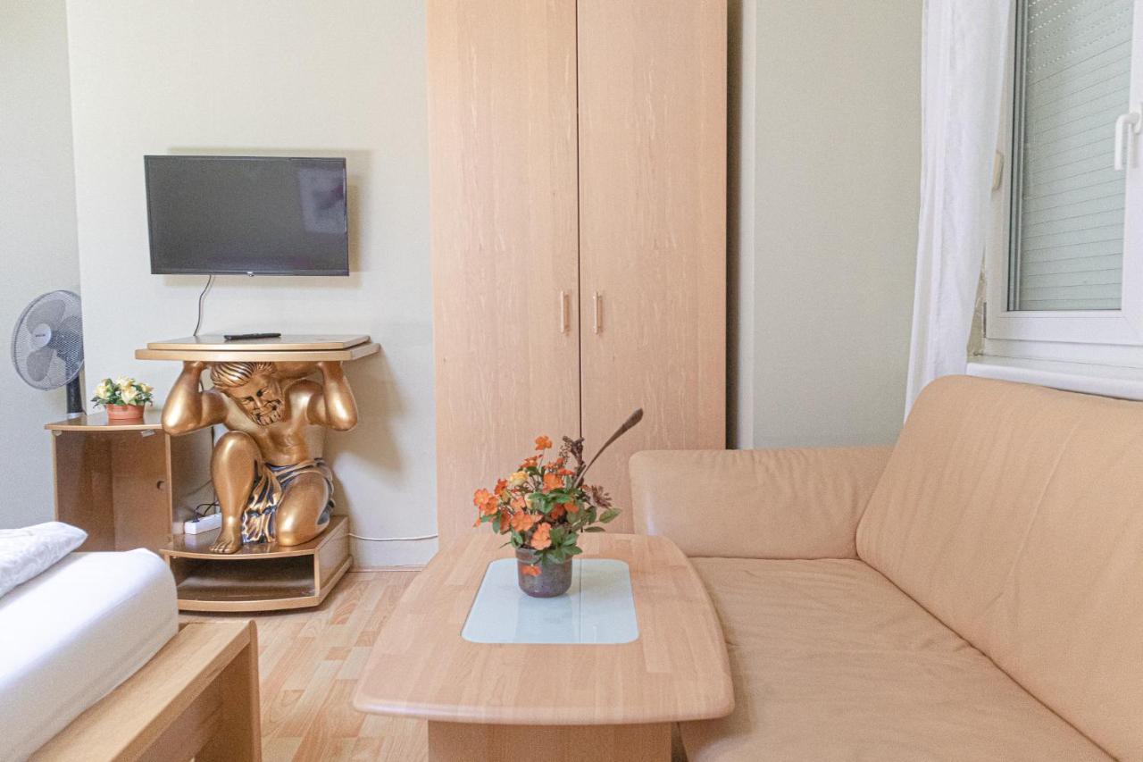 Exquisite Shared Villa - Your Private Room In This Beautiful Home Vienna Esterno foto