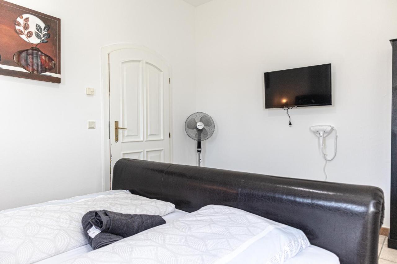 Exquisite Shared Villa - Your Private Room In This Beautiful Home Vienna Esterno foto